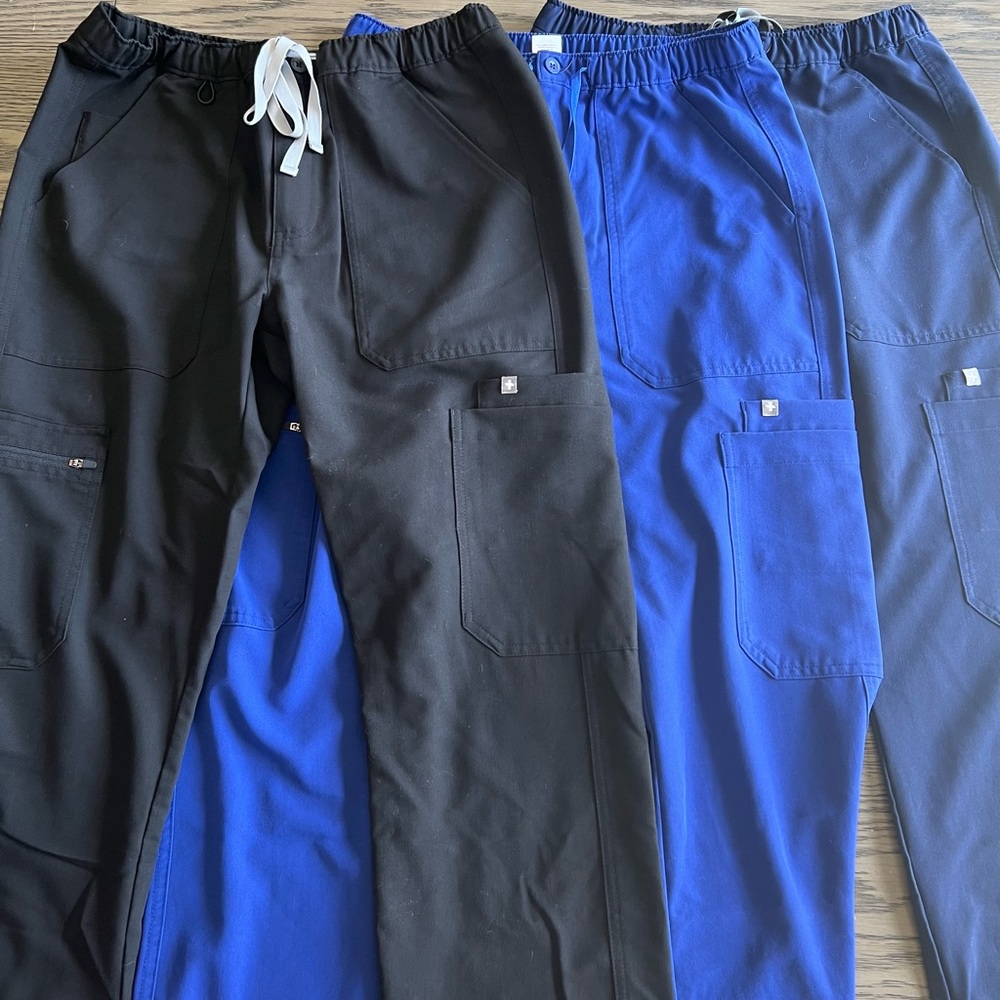 Mens figs Cairo™ Cargo Scrub Pants size small (3 pairs)